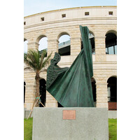 有容乃大(楊英風)
Evolution / Yuyu Yang