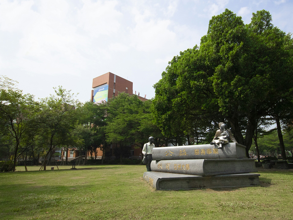 Memorial Statue of Founder Lin