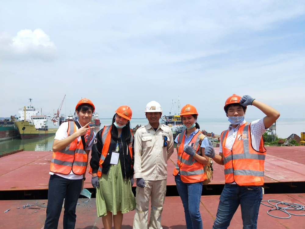 Student visits to shipyards
