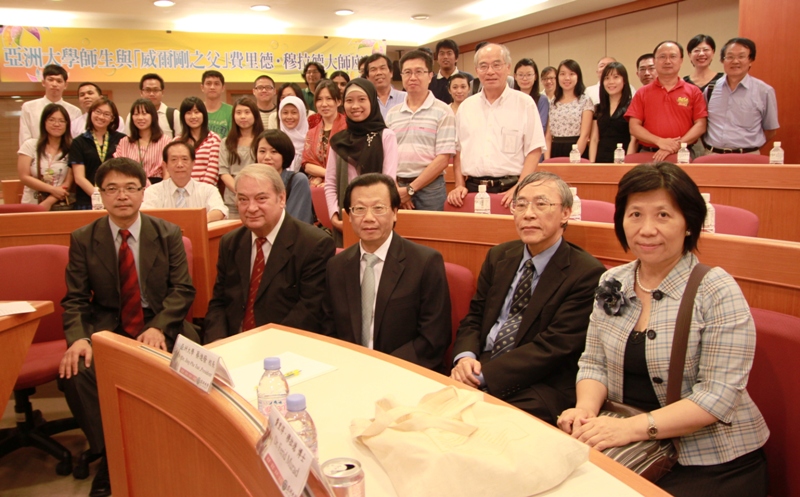 穆拉德博士指導教師、外籍生研究,與師生合影。