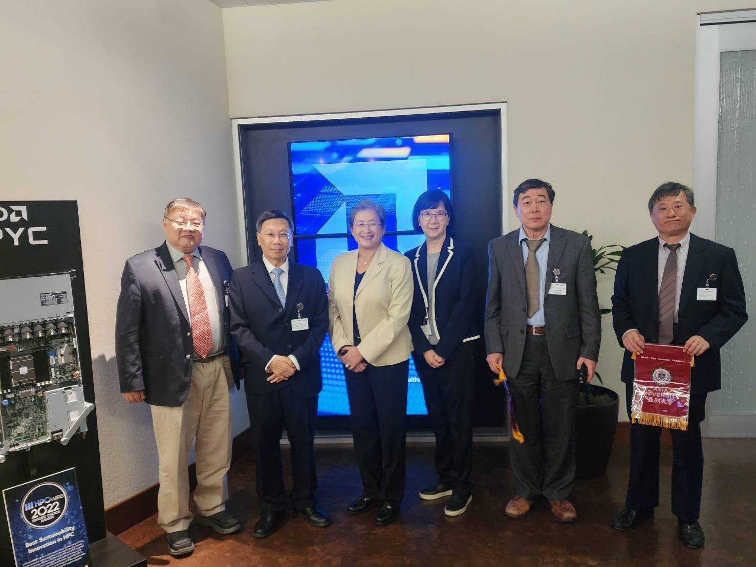 A group photo of Asia University delegation led by President Tsai (second from the left) with Dr. Lisa Su (third from the left)