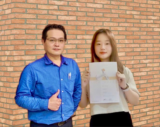 Asia University's Department of Interior Design student Chiao-Hui Yu (right), winning the only global championship, "the Best Winners in Decorate(Interior)Category" from LICC in the UK, with instructor Shi-Yuan Liu (left)