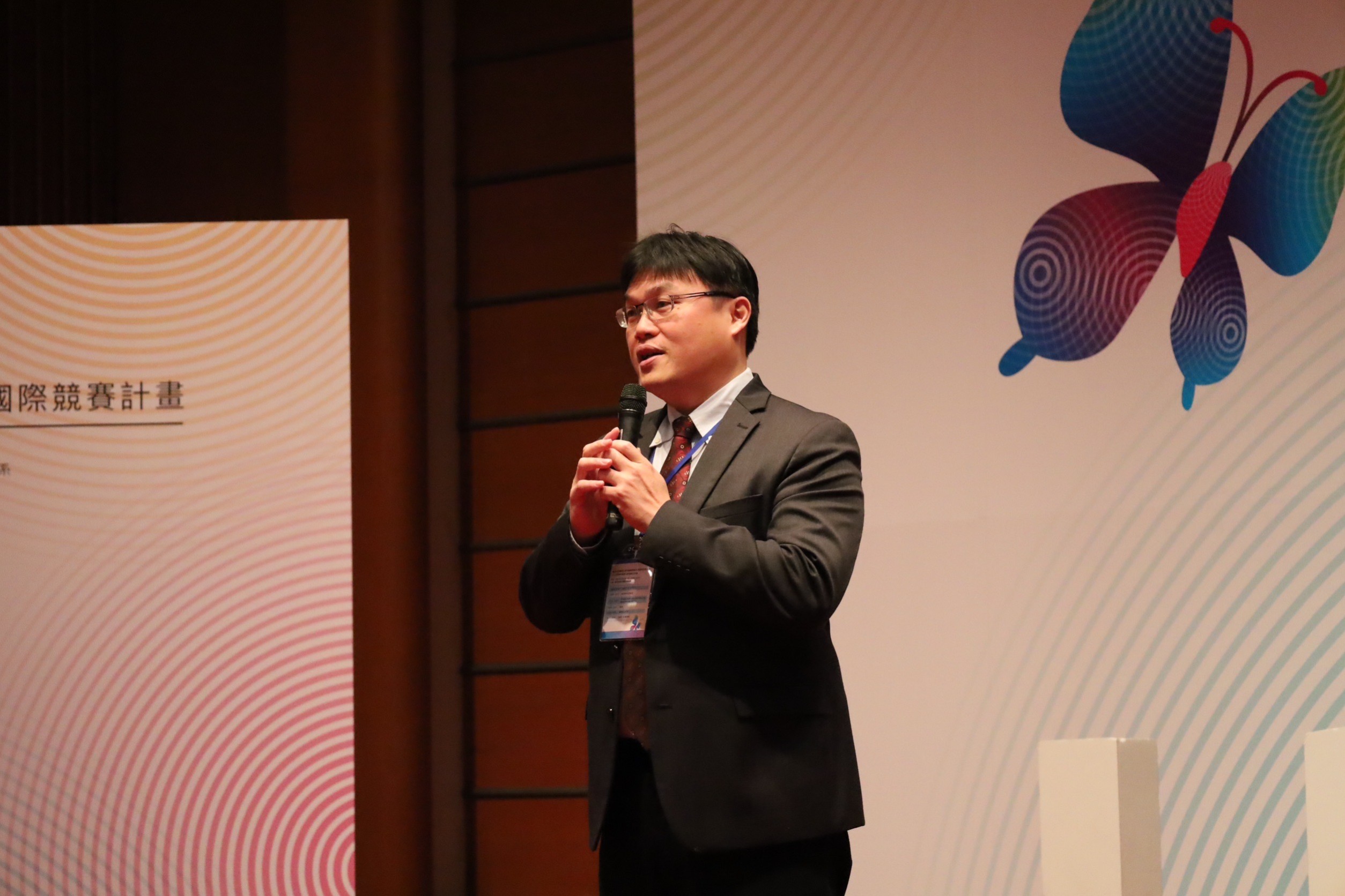 At the award ceremony, Director-General Jun-Zhang Zhu from the Department of Higher Education of the Ministry of Education delivered a speech, commending Taiwan's students for the vibrant development of creative design energies