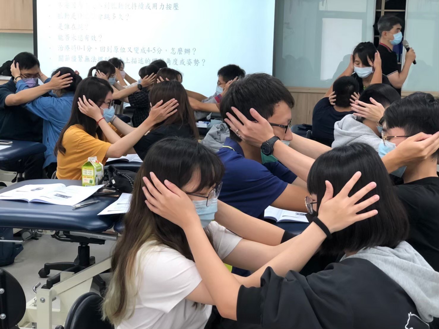The first batch of graduates from Department of Physical Therapy at Asia University demonstrated a high pass rate in the physical therapist examination. The image captures students engaging in interactive practice sessions during a classroom session