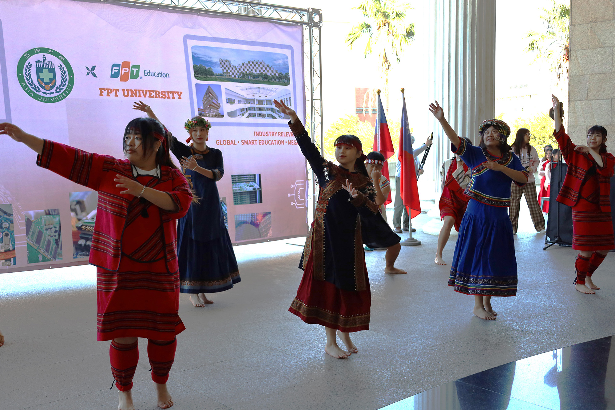 AU local students perform a traditional indigenous dance to welcome the FPT University delegation