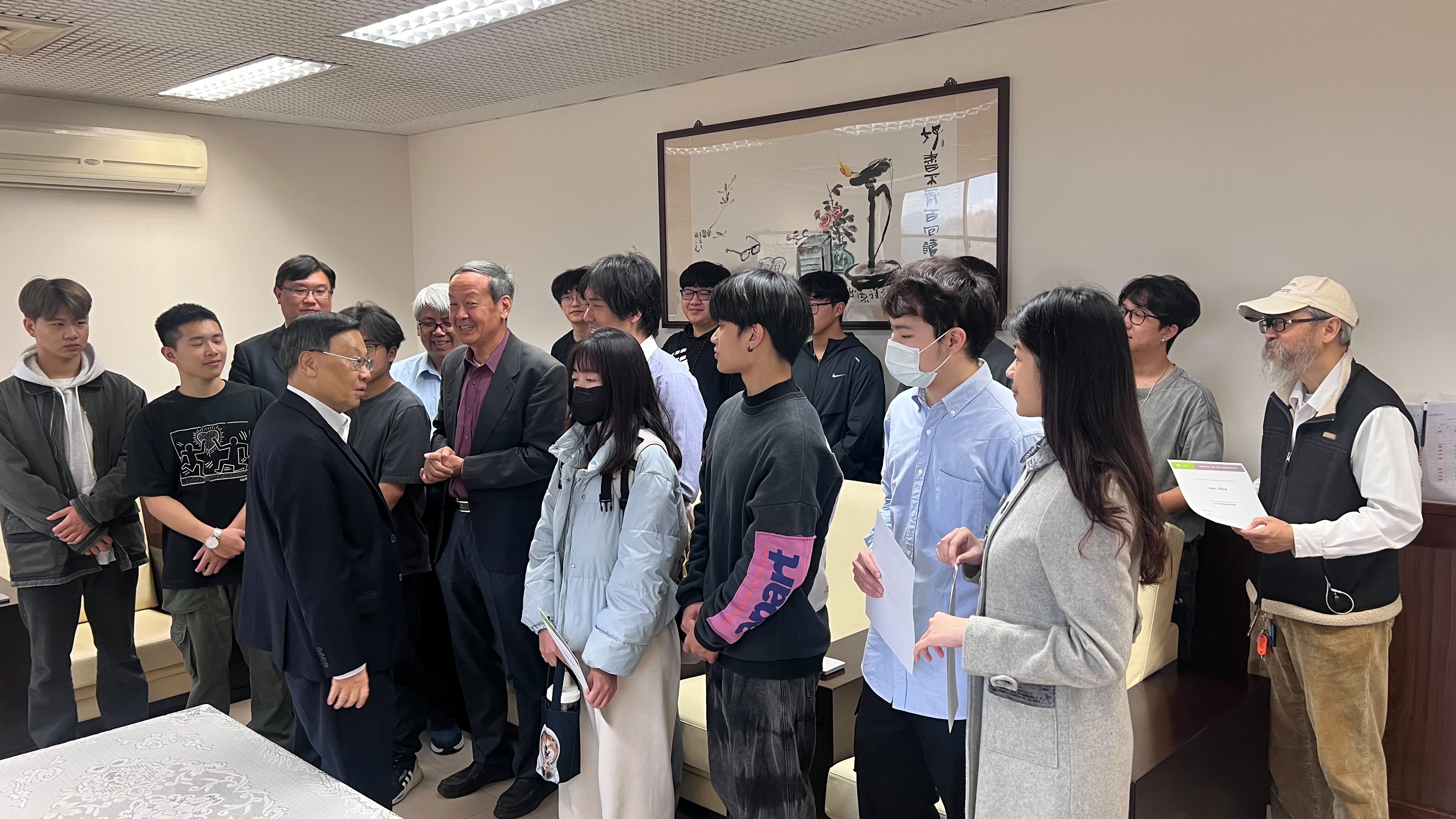 AU President Jeffrey J. P. Tsai (front row, left) congratulates students who earned NVIDIA international AI certifications