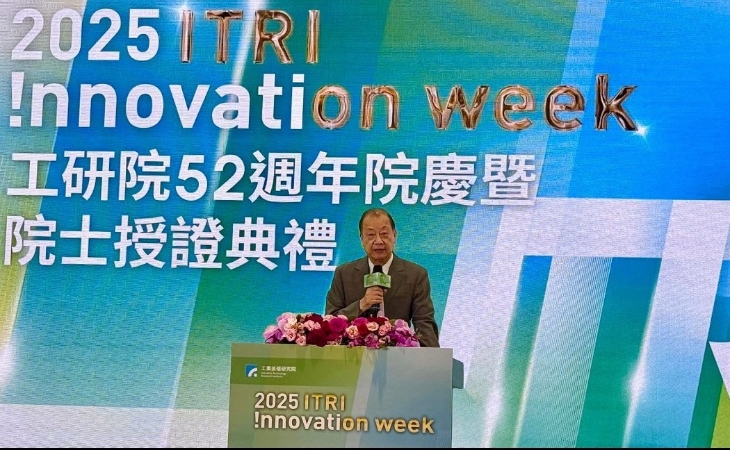 Asia University founder Dr. Chang-Hai Tsai, newly inducted as an ITRI Academician, delivers his speech expressing the hope that Taiwan’s biomedical industry will become another "national protective pillar."