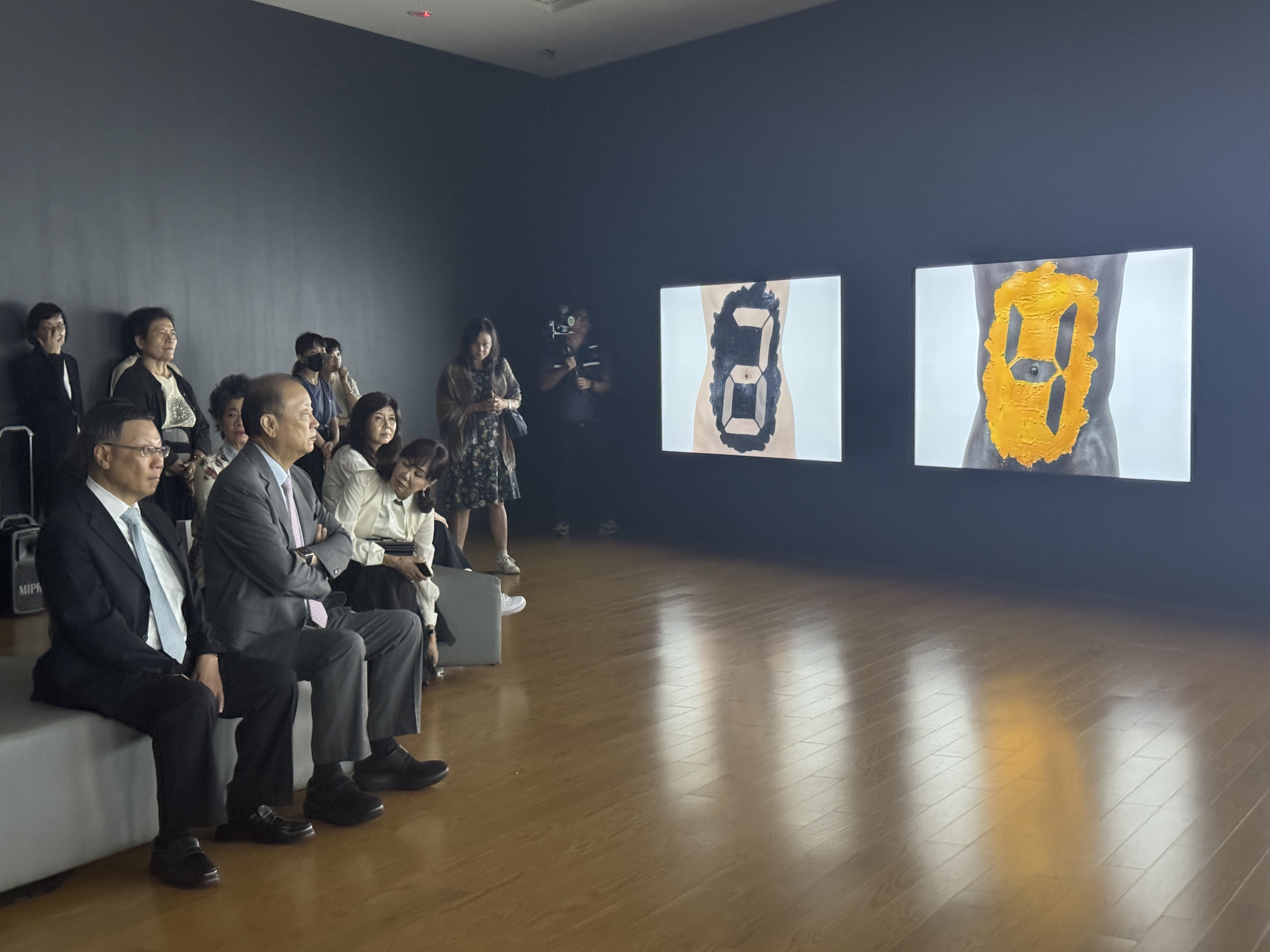 AU Founder Dr. Chang-Hai Tsai (left 2) and President Jeffrey J.P. Tsai (left 1) experiencing the work’s breathing rhythm