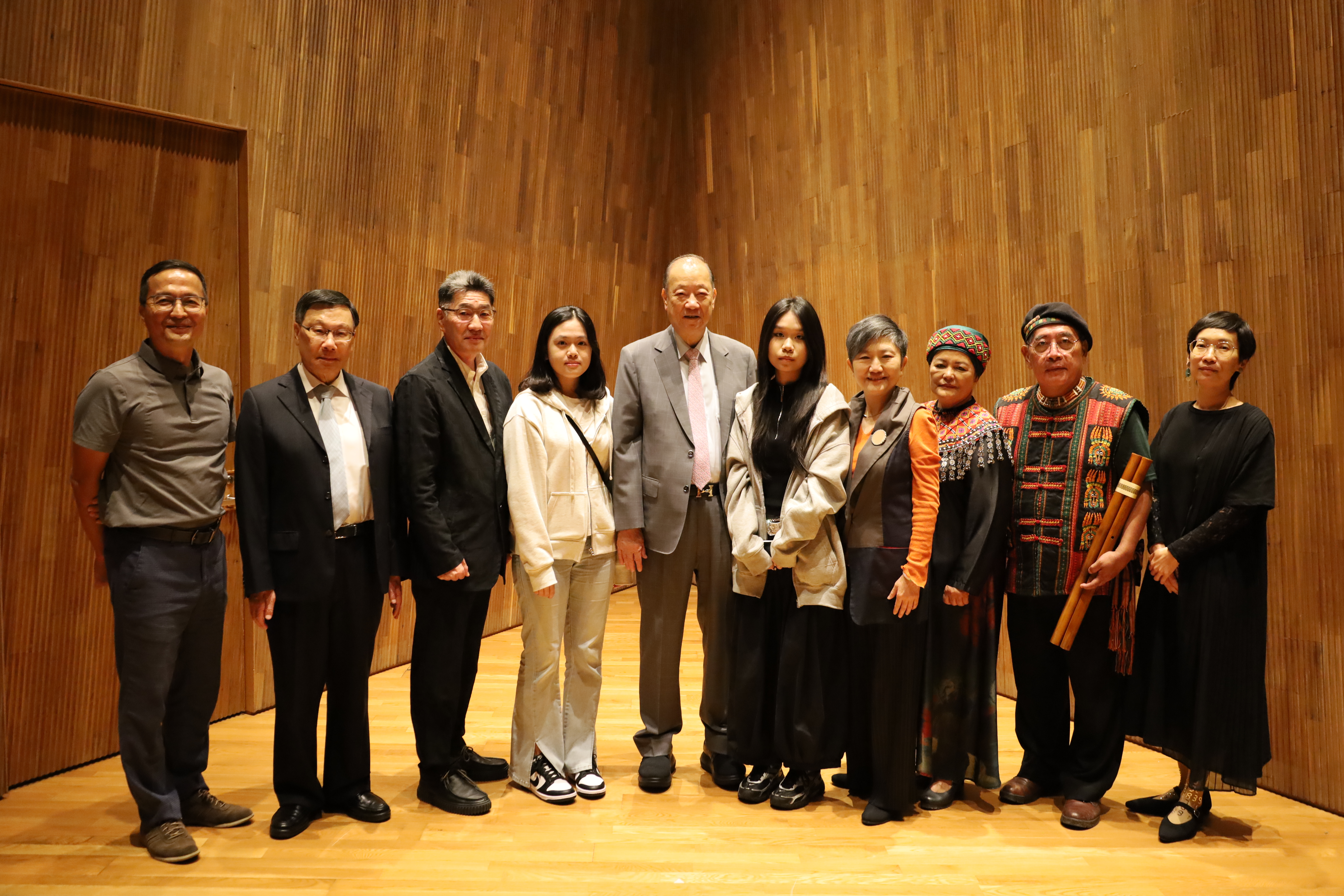 AU Founder Dr. Chang-Hai Tsai (left 5), artist Tatsuo Miyajima (left 3), AU President Jeffrey J.P. Tsai (left 2), and Director Li Yuling (right 4)