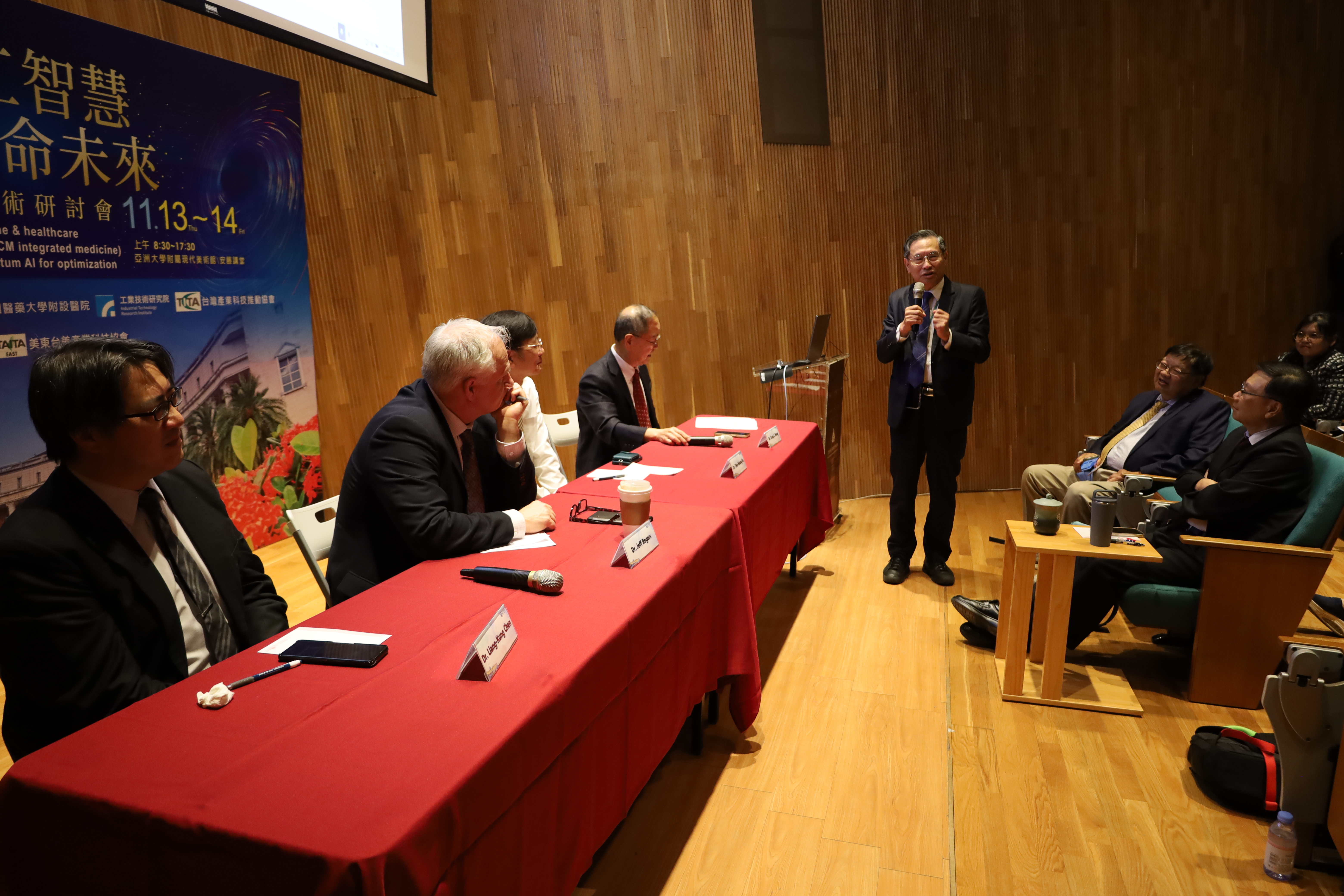 Biotechnology Center Chairman Shiing-jer Twu participates in the symposium discussion