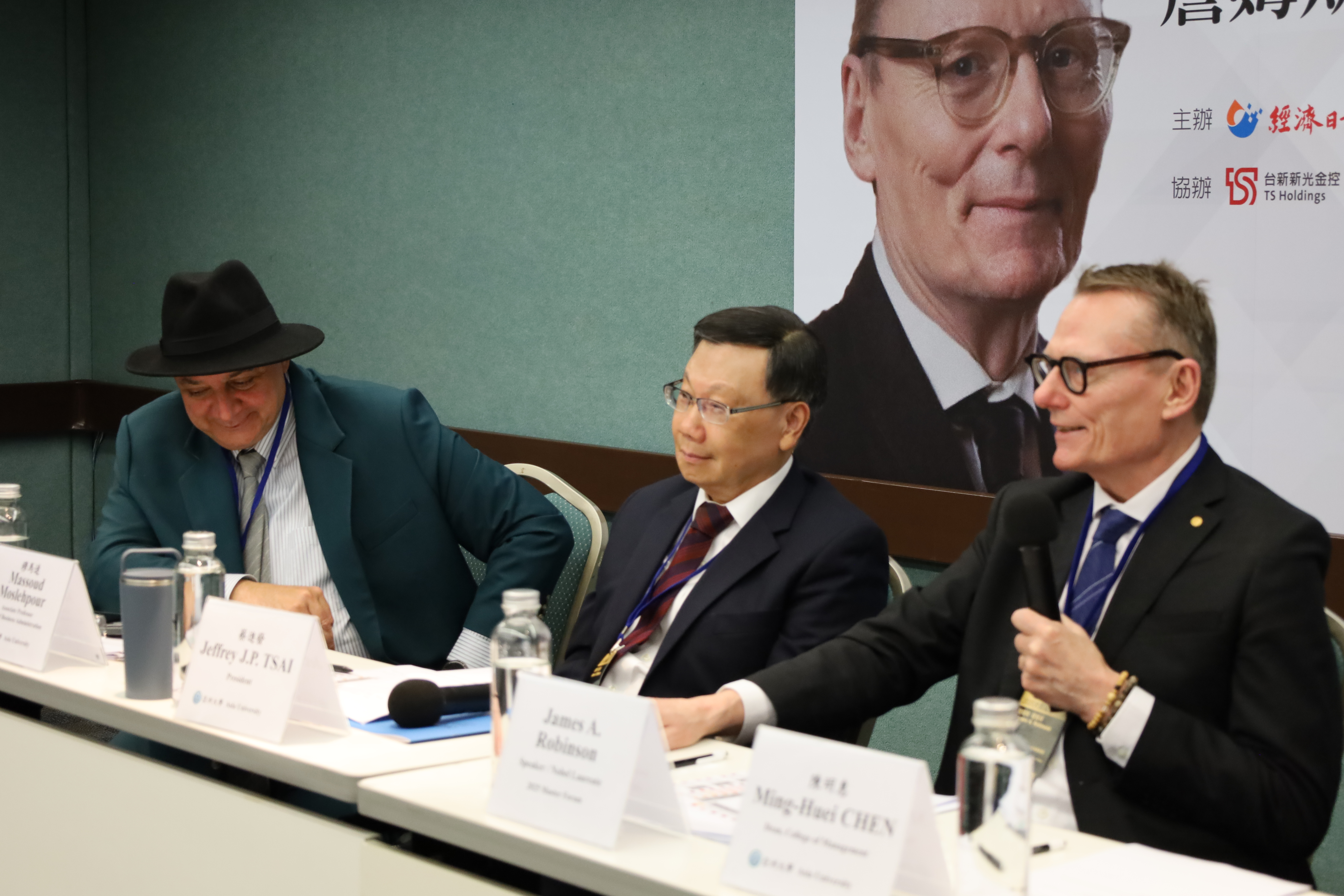 President Jeffrey J.P. Tsai and Professor Robinson attentively listen to students’ questions
