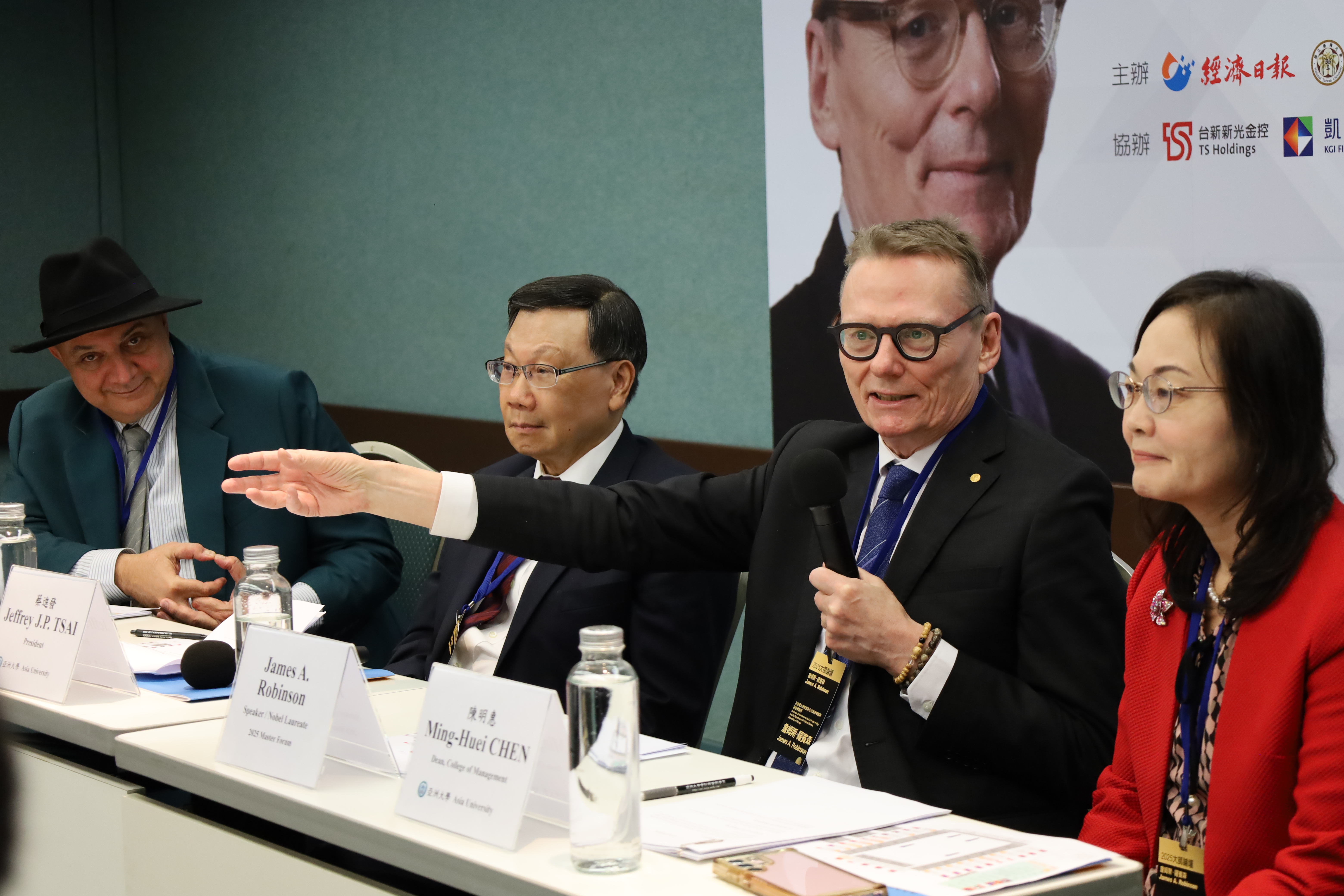 Professor Robinson shares his interest in studying global politics through a historical lens